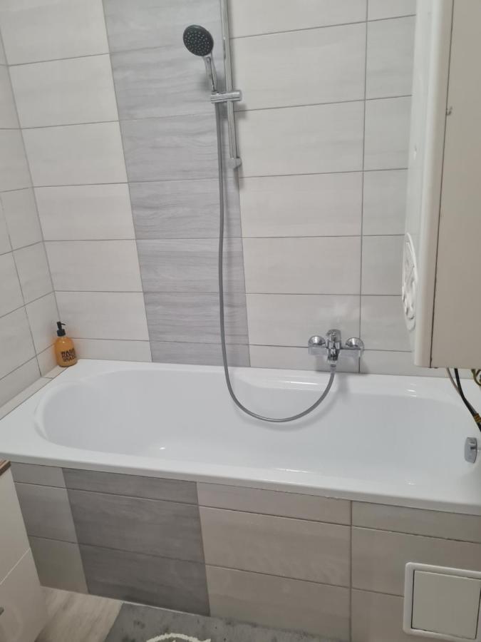 Appartamento Urban Apartman Miskolc Esterno foto